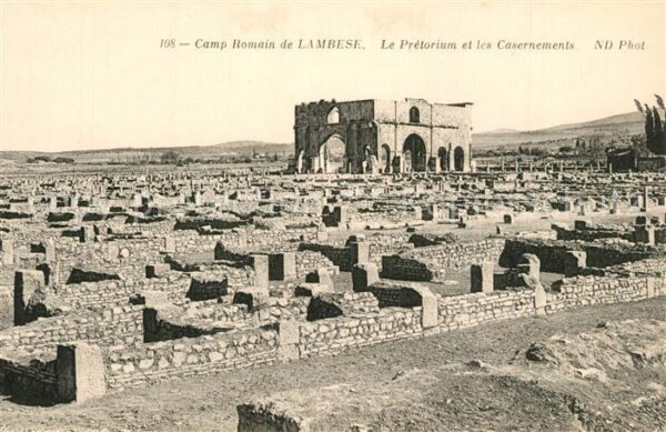 Lambese Camp romain le Pretorium et les Caserne
