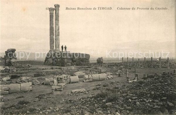 Timgad Ruines Romaines Colonnes du Pronaos du