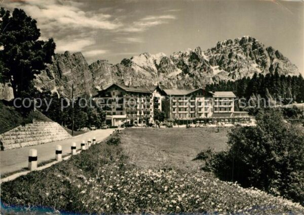 Pocol Cortina d Ampezzo Berghotel mit Pomagagnon und Cristallo