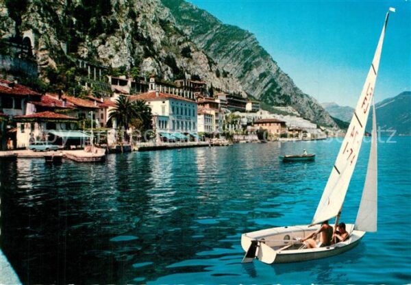 Limone sul Garda Häuserpartie am Gardasee Segelboot