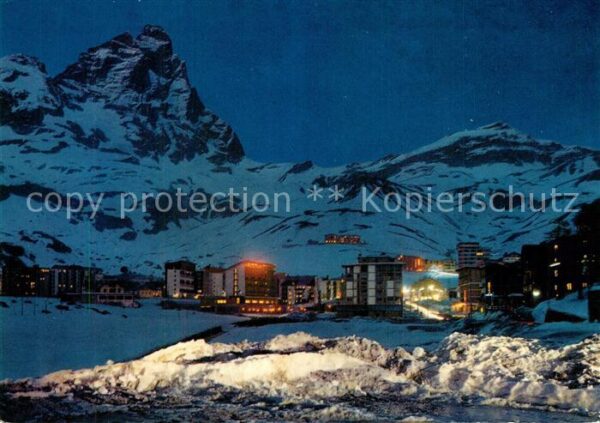 Cervinia Breuil Notturno Nachtaufnahme Wintersportplatz