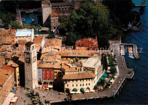 Riva del Garda Altstadt Uferpromenade Gardasee Flieger