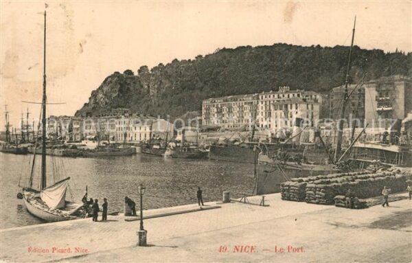 Nice Alpes Maritimes Le port Côte d_Azur