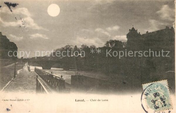 Laval Mayenne Bords de la rivière au clair de lune