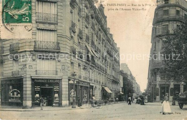 Passy Paris Rue de la Pompe prise de l'Avenue Victo