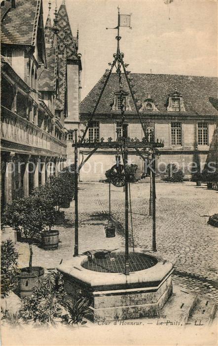 Beaune Cote d Or Burgund Cour d_honneur le puits