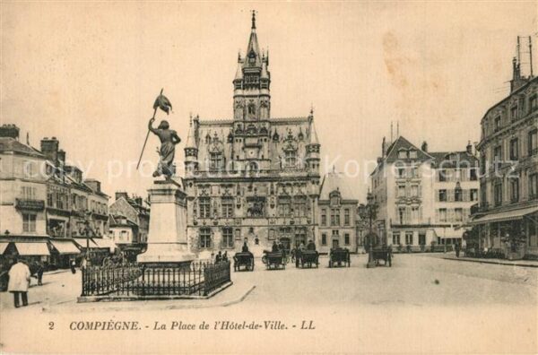 Compiegne Oise Place de l_Hôtel de Ville Monument