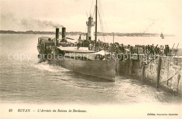 Royan 17 Arrivee du Bateau de Bordeaux