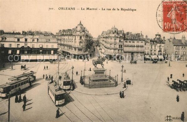 Strassenbahn Orleans Martroi Rue de la Republique