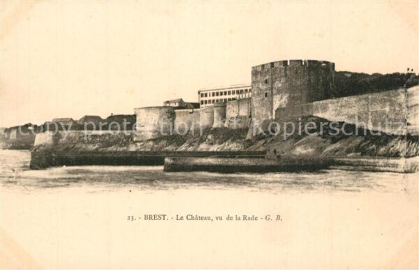 Brest 29 Chateau vu de la rade