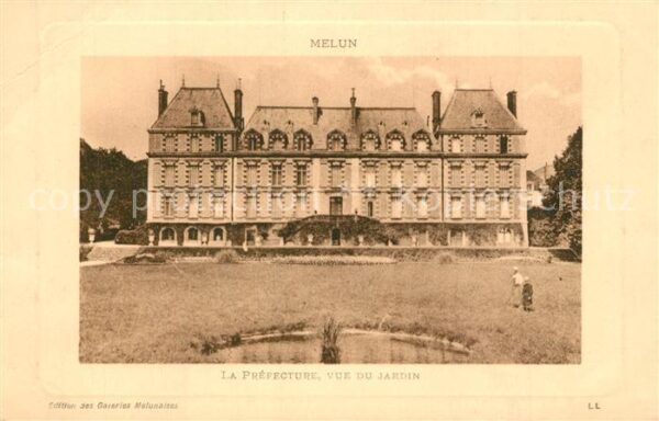 Melun Seine et Marne La Prefecture vue du jardin