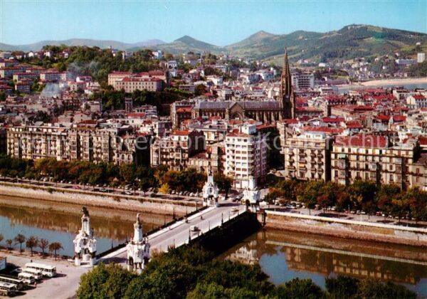 San Sebastian  Pais Vasco ES Vista parcial y puente de Maria Cristin