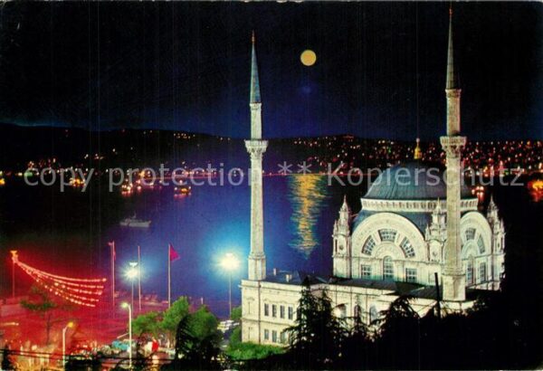 Istanbul Constantinopel Dolmabahce Mosche und Bosphorus