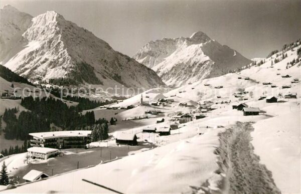 Hirschegg Kleinwalsertal Vorarlberg Winterpanorama mit Elferkopf Zwölferkop
