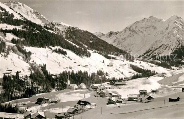 Hirschegg Kleinwalsertal Vorarlberg Winterpanorama mit Hammerspitze Elferko