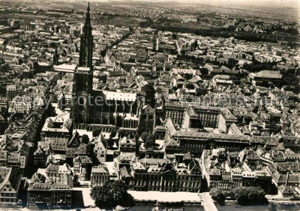 Strasbourg Alsace Palais Rohan et la Cathedrale vue aérie