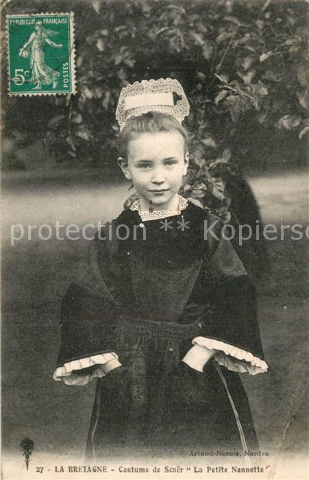 Bretagne Region Costume de Scaer La Petite Nannette
