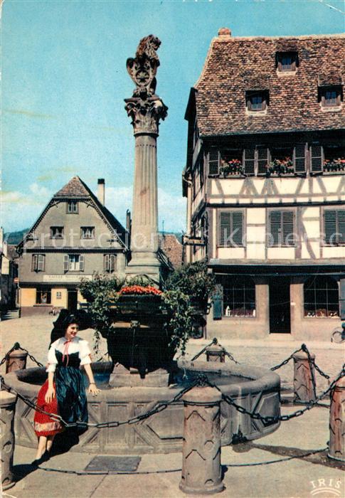 Molsheim Vieille fontaine Costumes Alsacienne
