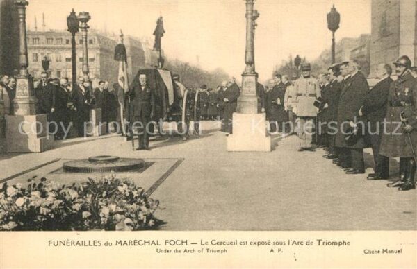 Paris Funérailles du Maréchal Foch Le Cercuei