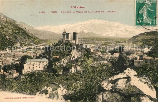 Foix Vue sur la ville et Vallee de l'Ariège
