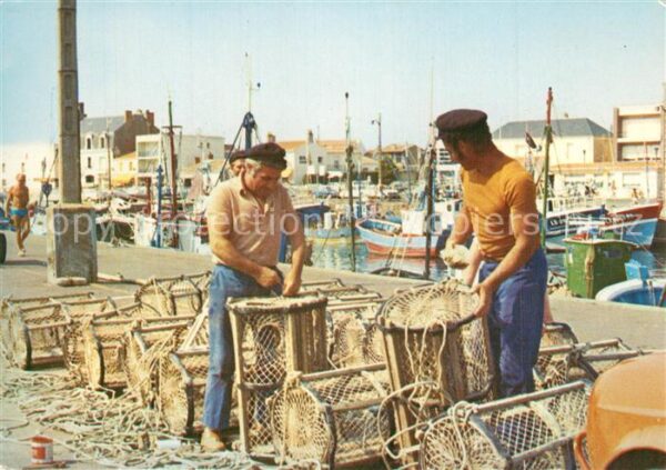 Saint-Gilles-Croix-de-Vie Vendee Preparation des casiers a homards Port
