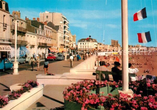 Les Sables-d Olonne Le remblai et la plage