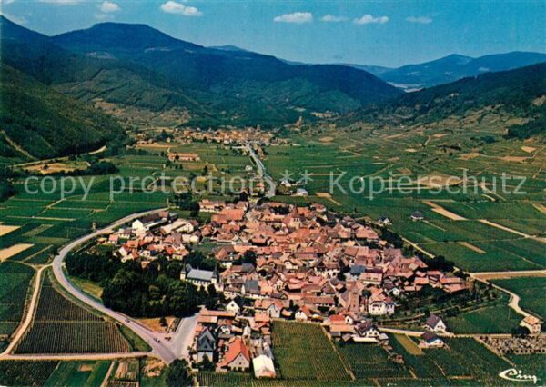 Kientzheim Vue aérienne au fond Kaysersberg et cha
