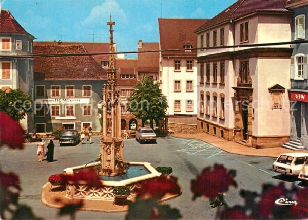 Altkirch Elsass Fontaine Place de la Mairie au fond la