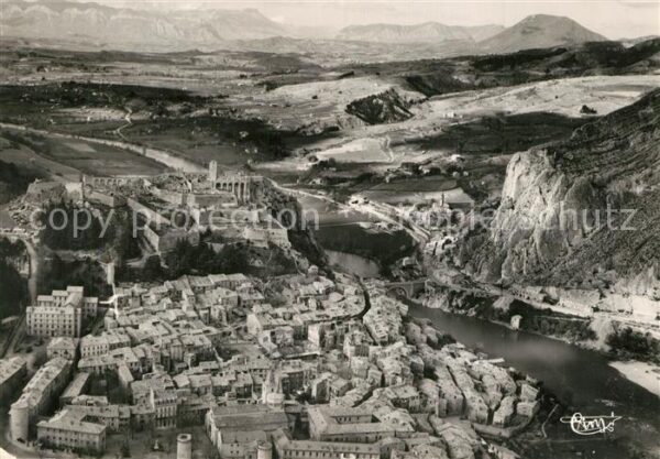 Sisteron Vue panoramique aerienne et la Vallee d