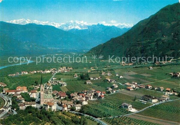 Terlano Suedtirol mit Meraner Bergen