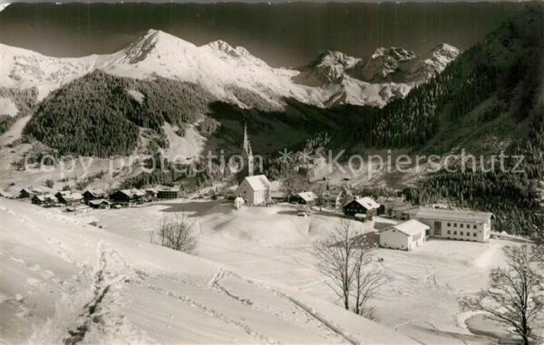 Mittelberg Kleinwalsertal mit Hammerspitze Hochgehren