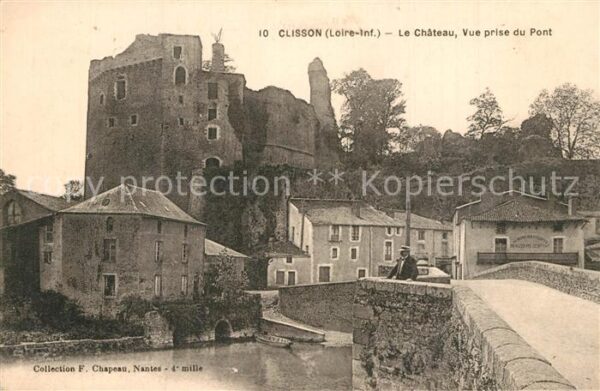 Clisson Le Chateau Vue prise du Pont
