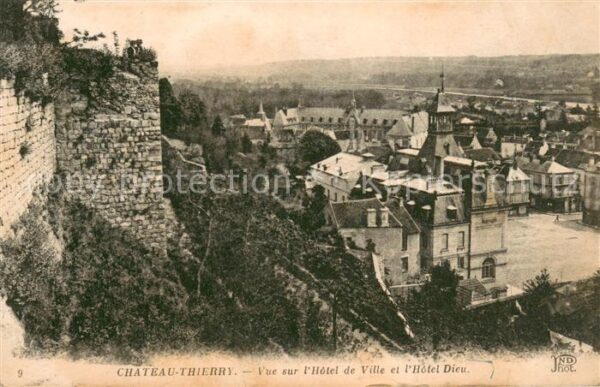 Chateau-Thierry Vue sur l_Hôtel de Ville et l'Hôtel Die