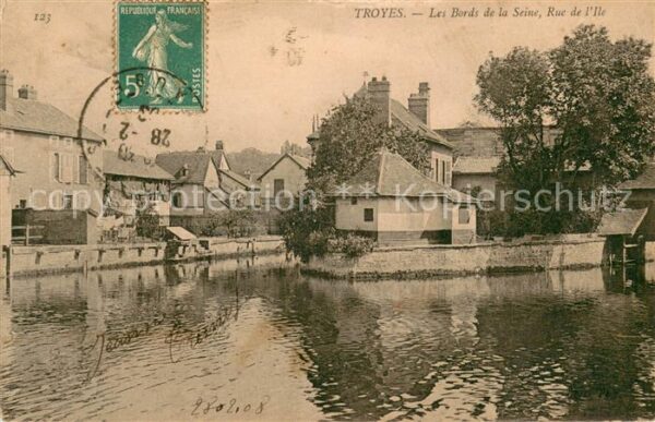 Troyes Aube Bords de la Seine Rue de l'Ile