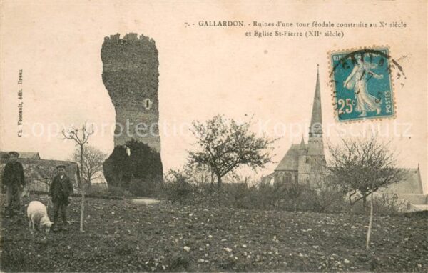 Gallardon Ruines d_une tour féodale Xe siècle Egl