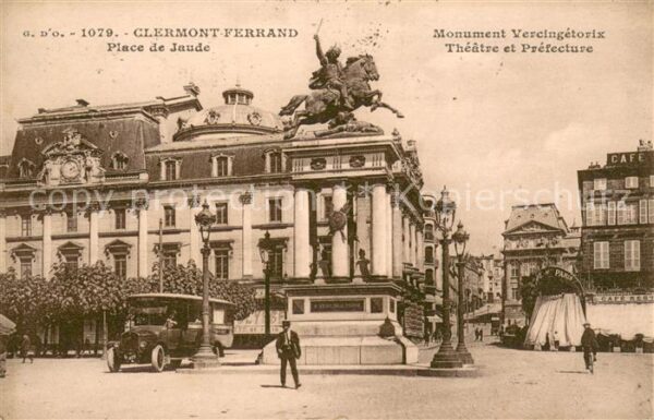 Clermont Ferrand Place de Jaude Monument Vercingetorix T