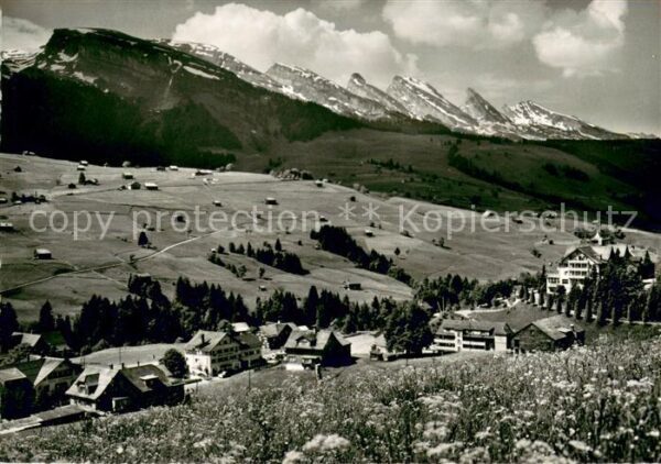 Lisighaus Wildhaus mit den 7 Churfirsten
