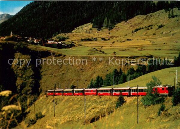 Berguen Bravuogn GR Bernina Express der Rhätischen Bahn mit