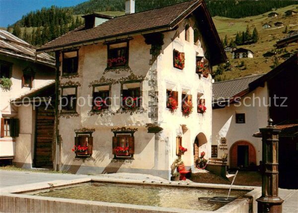 Berguen Bravuogn GR Dorfplatz mit Brunnen