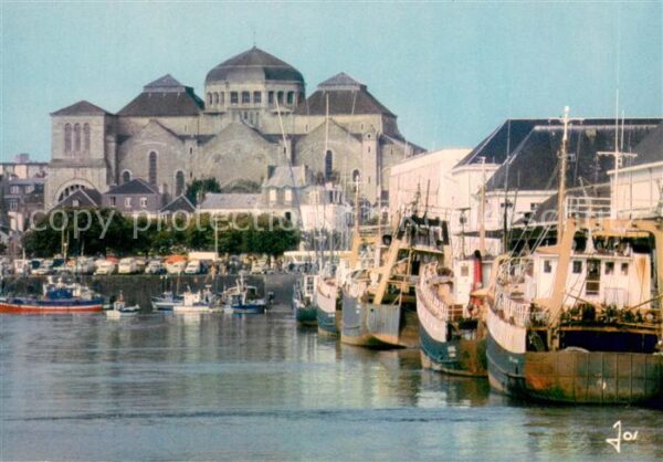 Concarneau Finistere Port de Peche Eglise