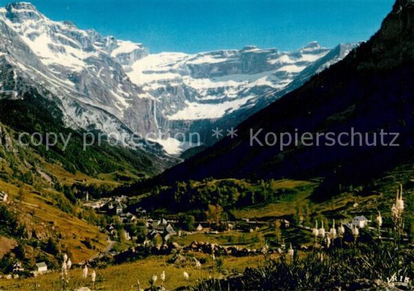 Gavarnie Hautes-Pyrenees Au fon le cirque