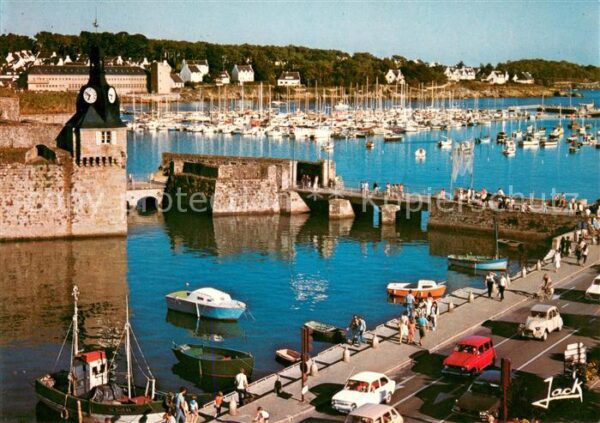 Concarneau Finistere Entree de la ville close et le port de
