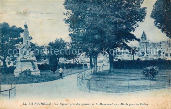 La Rochelle Charente-Maritime Le Square pris des bassins Monument aux