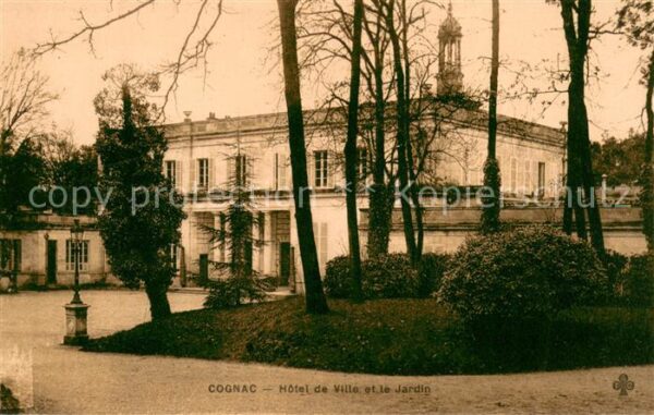 Cognac Charente Hôtel de Ville et le jardin