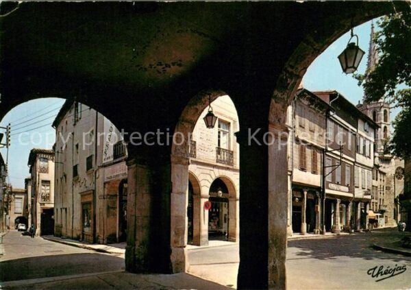 Limoux Les arcades XVe et XVIe siècle Place de
