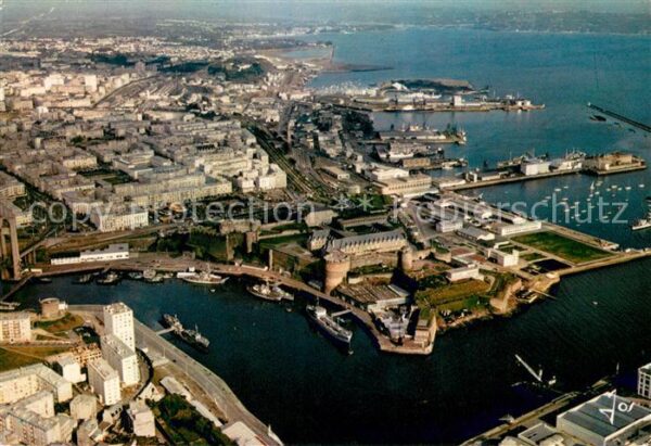 Brest 29 Le chateau a l’entree de Penfeld et le