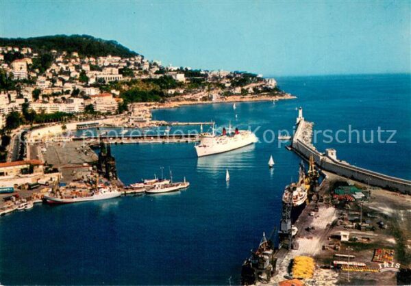 Nice Alpes Maritimes Le Port et le Cap de Nice L’arrivee du