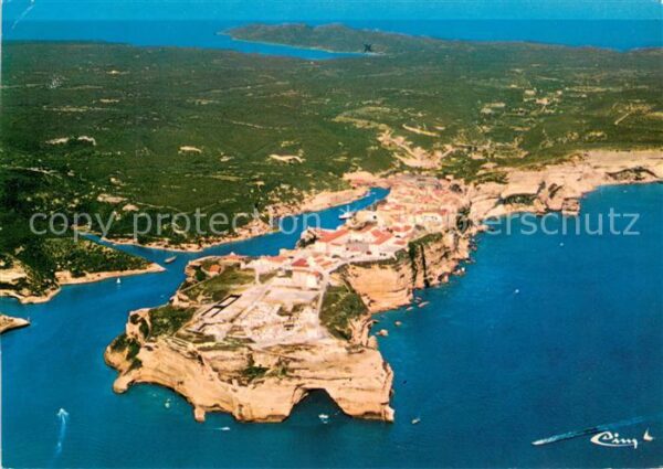 Bonifacio Corse du Sud Ile de beauté Falaises vue aérienne