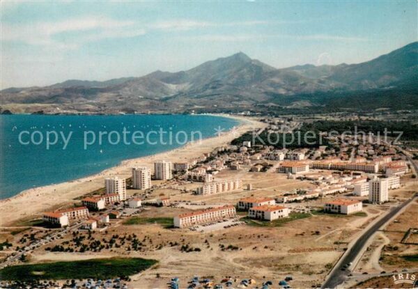 Argeles-sur-Mer La plage et la chaîne des Albères vue a