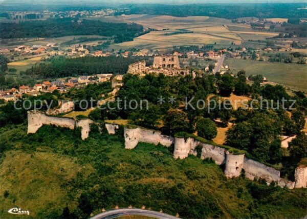 Coucy-le-Chateau-Auffrique Ruines du Chateau vue aérienne